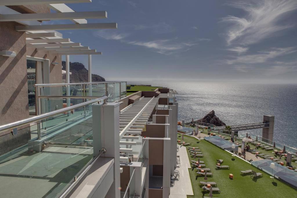 Апартаменты Luxury Penthouse, Panoramic Sea View Моган Экстерьер фото